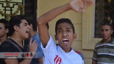 بالصور.. المتظلمون من نتيجة الثانوية العامة يتظاهرون أمام 