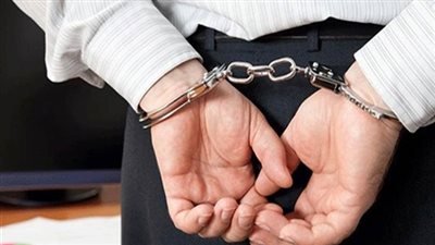 ضبط مدير مكتب بريد بأسوان وربة منزل في قضية تزوير