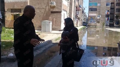 بالصور.. رئيس حي العرب ببورسعيد تتابع تطهير خطوط الصرف الصحي