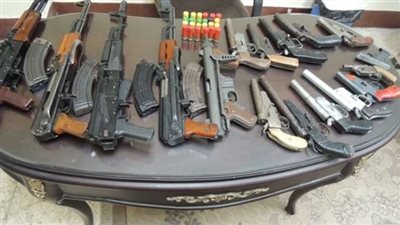 حبس 17 متهما لحيازتهم أسلحة نارية وذخيرة غير مرخصة