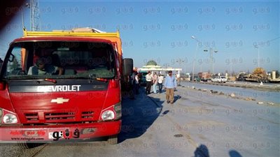 بالصور.. «قافلة دعم غزة في اتجاه الحدود».. احتجاز القافلة في ملعب بكمين القنطرة.. الأعضاء يتوجهون للإسماعيلية لاستخراج تصريح المخابرات الحربية.. العوضي: مساعد مدير الأمن عاتبني على إرسال الق