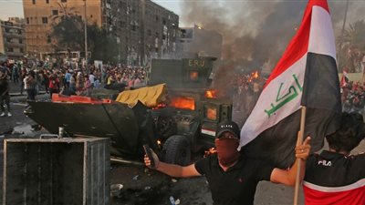 باحث: تيارات الإسلام السياسي تستثمر تظاهرات العراق للسطو على الحراك الجماهيري