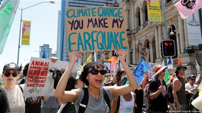 نشطاء حماية المناخ يعرقلون حركة المرور في عدة مدن في العالم