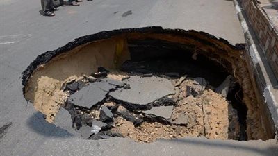 إصلاح هبوط أرضي بشارع نبيل الوقاد بمدينة نصر