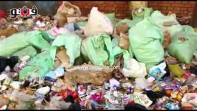 بالفيديو.. أطنان من القمامة تهدد محطة كهرباء بعزبة النخل