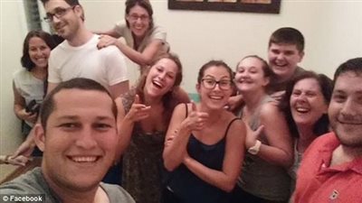 بالصور.. الإسرائيليون يحتفلون بالقصف على غزة بالـ 