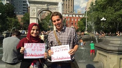 «الحرب النفسية» شعار إسرائيل في عملية «الجرف الصامد».. فتيات عرب يبعن القضية الفلسطينية بـ«قبلات نحن ليس أعداء».. «التعتيم الإعلامي» لإخفاء خسائر جيش الاحتلال..