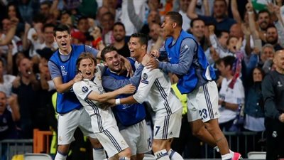 «سوبر كريستيانو».. «الدون» يقود ريال مدريد إلى المربع الذهبي بدور الأبطال.. النجم البرتغالي يكسر رقمين قياسيين.. صحيفة ماركا الإسبانية تحتفي بتأهل المرينجي.. ورونالدو: اعتدنا على ص