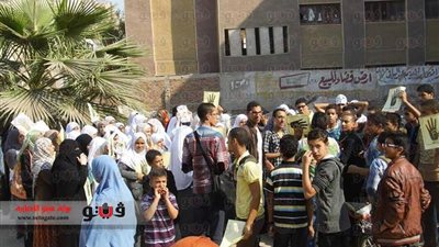 بالصور.. وقفة لطلاب المحظورة بكفر صقر للمطالبة بعودة المعزول