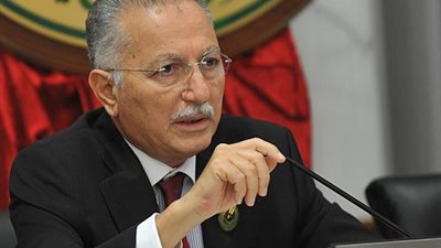 إحسان أوغلي يدين بشدة اختطاف رئيس الوزراء الليبي