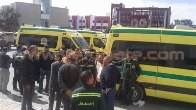 بالصور.. غضب العاملين بمرفق إسعاف العريش بعد استشهاد زميلهم