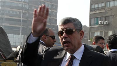 جولة محمد إبراهيم بالسويس.. يتفقد أعمال تأمين محيط المجرى الملاحي والكمائن الحدودية.. يزور منزل والدته.. يعقد اجتماعا مغلقا مع قيادات الأمن.. يطيح بمدير إدارة مرور السويس ويعين 