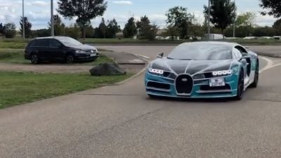 بوجاتي تنتج سيارة تشيرون بمحرك W16 رباعي التيربو (فيديو)