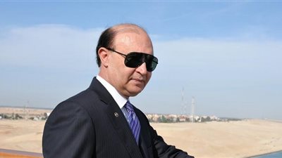 عبور ٤٣ سفينة بقناة السويس بحمولات 2.4 مليون طن