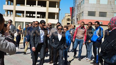 بالصور.. رجل الأعمال أحمد عز يغادر جلسة محاكمته في تراخيص الحديد