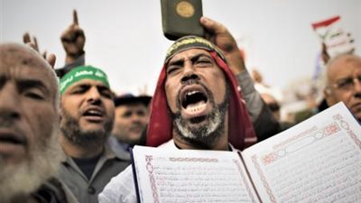 باحث: التيارات الدينية تريد تدشين دولا لا مكان فيها للسيادة والقانون والمؤسسات