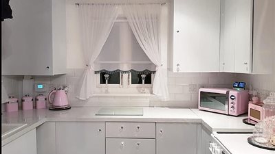 امرأة تجدد مطبخها بالكامل بسعر لا يصدق (صور)