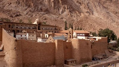 بلومبرج: هجوم دير سانت كاترين نكسة لصناعة السياحة المتعثرة