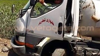 بالصور.. أهالي «سعود» بالشرقية يشتكون من إلقاء مخلفات الصرف في الترعة