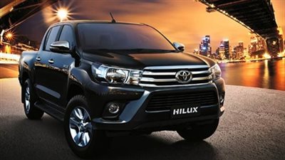 تويوتا تستعرض مهارات سيارتها HILUX البيك آب