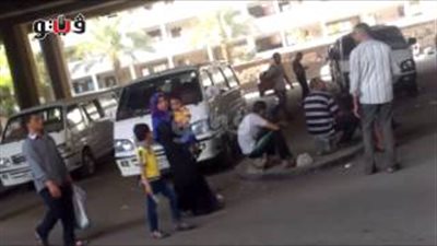 بالفيديو.. أجرة «الميكروباص» تواجه هروب الصعايدة من «قطارات الموت».. أسيوط تصل لـ 70 جنيها بالمنيب.. 100 جنيه لسوهاج.. مواطنون: «عادة السواقين ولا هيشتروها»..وسائق يرد: &