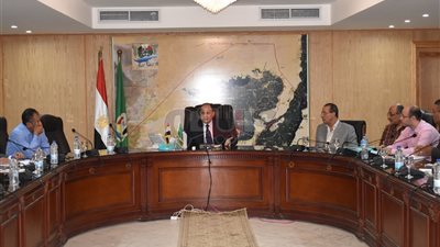 محافظ الفيوم يوجه بإنهاء مشروعات الخطة الاستثمارية وفقًا للجداول الزمنية