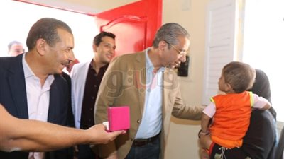 محافظ سوهاج يسلم 60 منزلا بعد تطويرها للأسر الأكثر احتياجًا (صور)