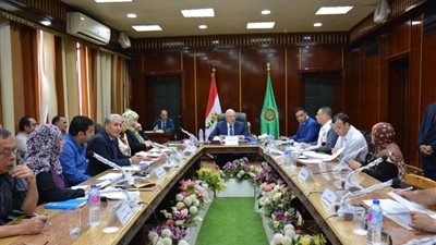 ٢٠ صورة ترصد تفاصيل لقاء محافظ الدقهلية بـ٣٠ مواطنا لمناقشة مشاكلهم