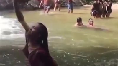 بالفيديو.. فتيات يتعرضن لمواقف محرجة وسقطات مروعة