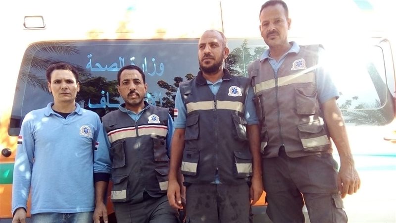 طاقم إسعاف يسلم 220