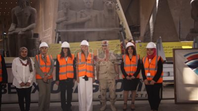 قرينة رئيس وزراء اليونان تزور المتحف المصري الكبير (صور)