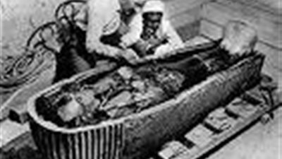 عرض «في بلاد توت عنخ آمون» بالإسكندرية