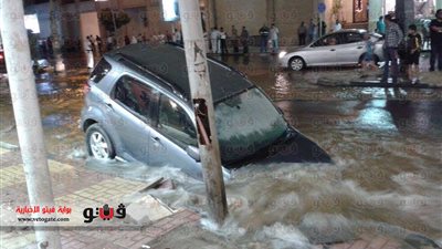 بالصور.. ارتباك مروري في «سموحة» بسبب انفجار ماسورة مياه