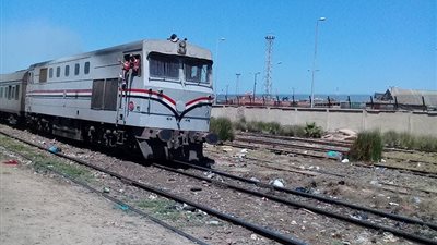 أول صورة لوصول عربات قطار الصعيد التي خرجت عن القضبان ببورسعيد