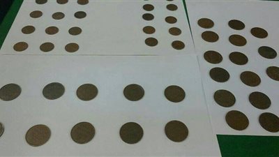 بالصور.. ضبط 50 عملة أثرية فلسطينية واردة من إسرائيل بمطار القاهرة