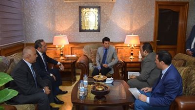 وزير الرياضة يلتقي رئيس الطيران ويؤكد على دعمه الكامل للنادي