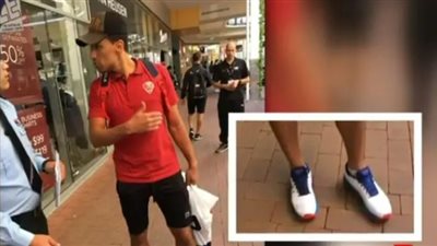 فضيحة بكأس العالم.. لاعبو المنتخب التونسي يسرقون أحذية بمحل في أستراليا (فيديو)