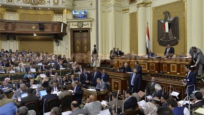 عبدالعال يهدد نائبًا بالطرد: «لديك إصرار على إثارة المشكلات»