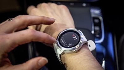 ساعة ذكية لأصحاب سيارات مرسيدس