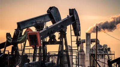 النفط ينزل لليوم الثالث وسط توترات تجارية قد تحد من الطلب
