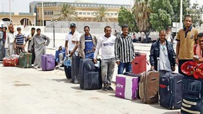 شعبة إلحاق العمالة: 90% من المصريين العاملين بالخارج في الخليج