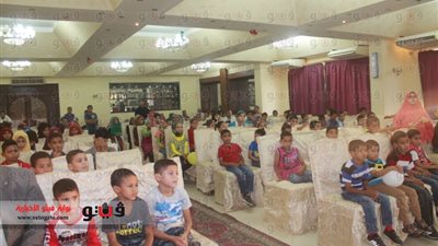 بالفيديو.. توزيع ملابس العيد على 100 طفل بالفيوم
