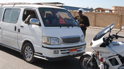 محافظ الشرقية يضبط 6 سيارات تسير عكس الاتجاه بالصالحية