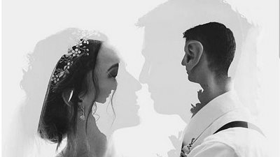 صورة عروسين تتسبب في موجة لا تتوقف من السخرية