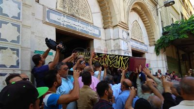 هنا الزاهد وأحمد فهمي في وداع طلعت زكريا بالإسكندرية (صور)