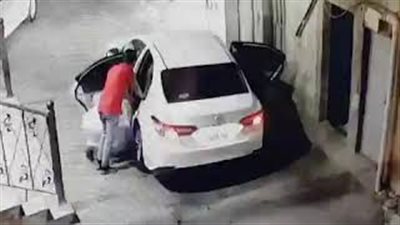لحظة سرقة 3 لصوص خزنة من منزل بجدة (فيديو)