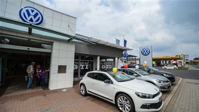 فولكس فاجن تنتج موديل الرياضي R من سيارتها T-Roc المدمجة