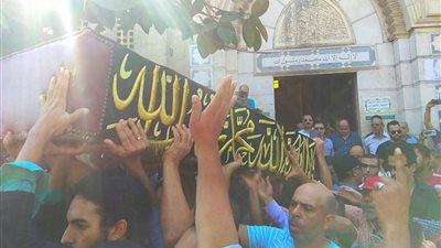 تشييع جثمان طلعت زكريا في جنازة شعبية مهيبة بالإسكندرية (صور)