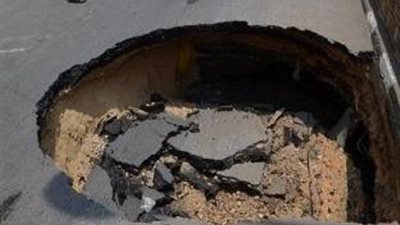 هبوط أرضي بجسر السويس في منطقة حفر مترو الأنفاق