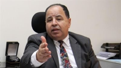 وزير المالية يتعهد بحل أزمة عمال التشجير